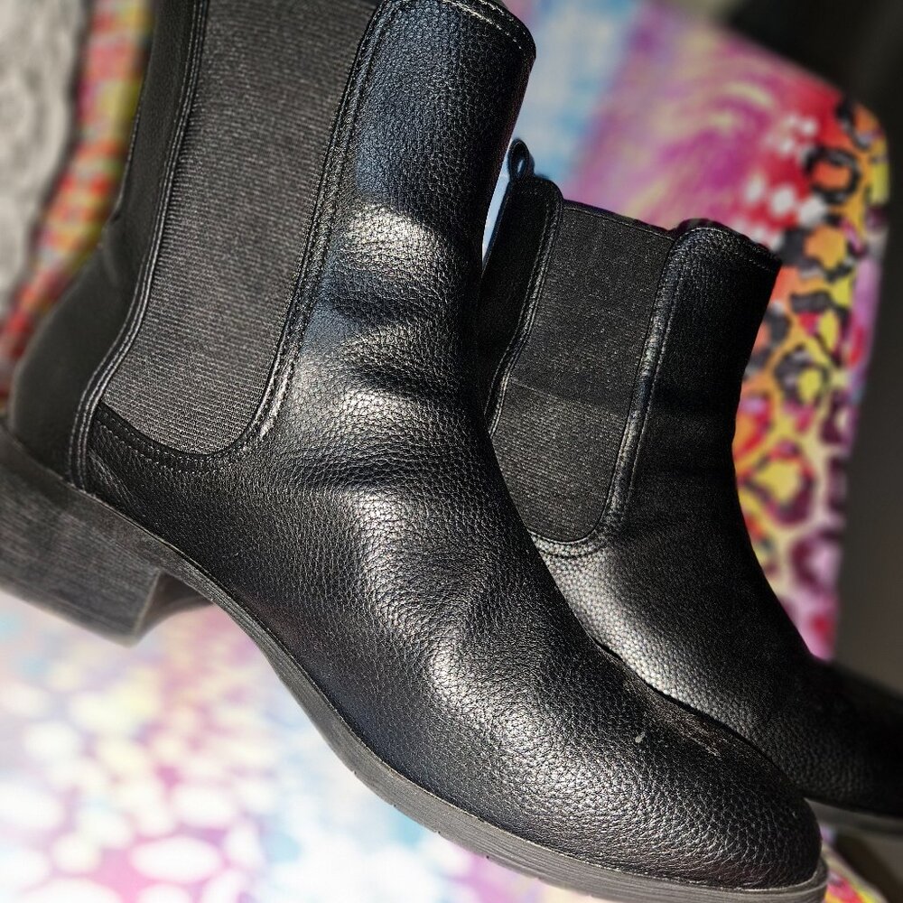 Black Kenneth Cole boots